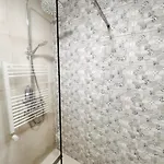 The Oasis-parking, Smart Tv, Walk-in Shower Apartamento