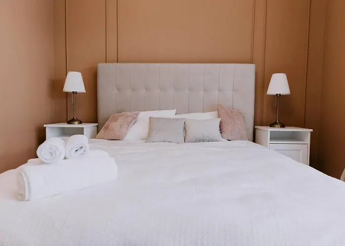 The Oasis-parking, Smart Tv, Walk-in Shower *