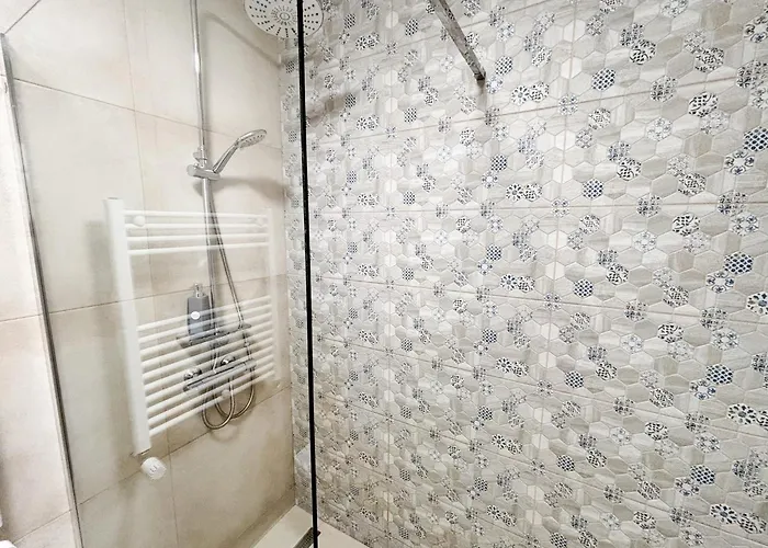 The Oasis-parking, Smart Tv, Walk-in Shower Apartament